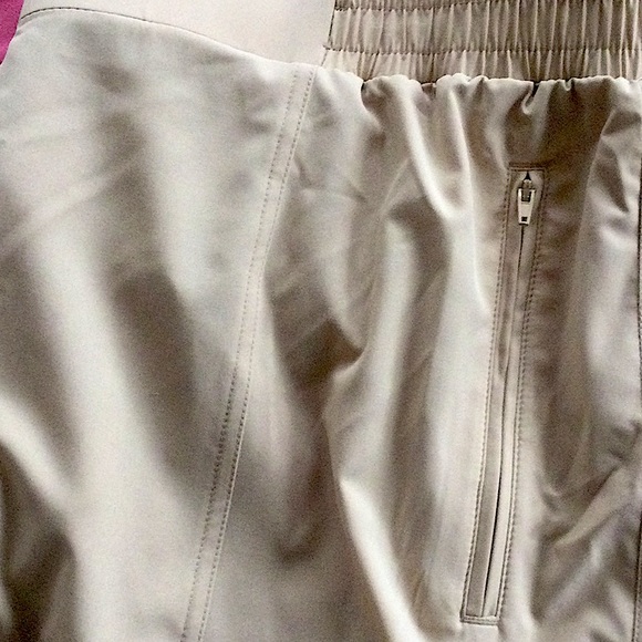 NEW OLD NAVY (Size 2X) Jogger Mid Rise Stretch Tech Pants, Tan - Picture 9 of 9